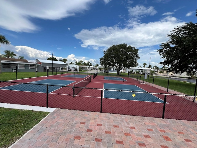 6697 SE 51st Ln Iii, Unit Iii, Okeechobee, FL 34974 - view of sport court with community basketball court and fence