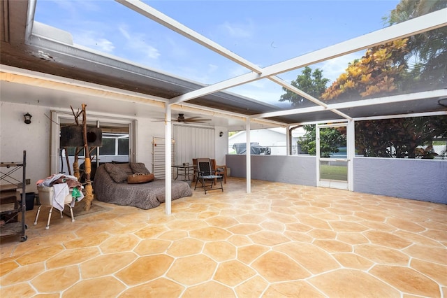 sunroom featuring ceiling fan