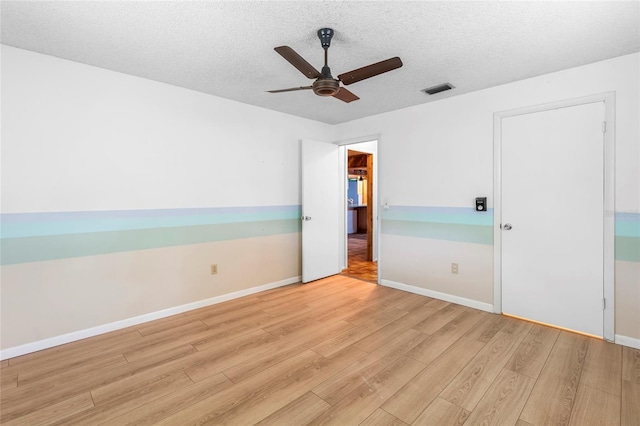 unfurnished bedroom with a textured ceiling, light hardwood / wood-style flooring, and ceiling fan