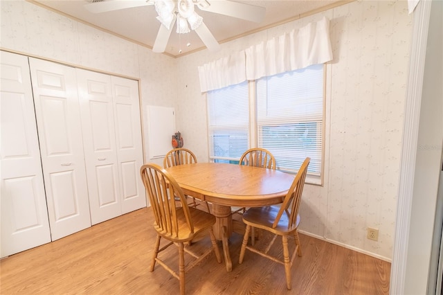 dining space featuring ceiling fan, crown molding, and light hardwood / wood-style flooring