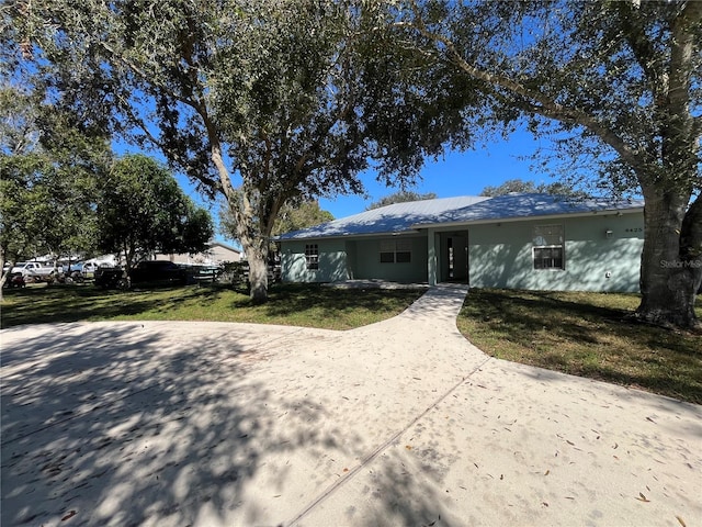 ranch-style home with a front lawn