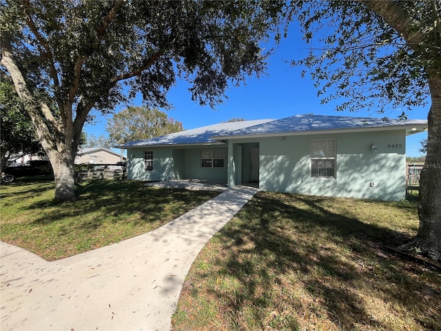 ranch-style house with a front yard