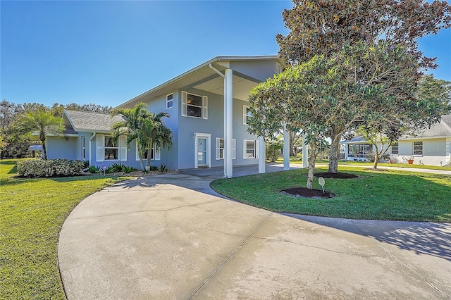 view of front of home featuring a front lawn