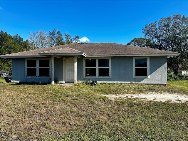 view of front of home featuring a front yard