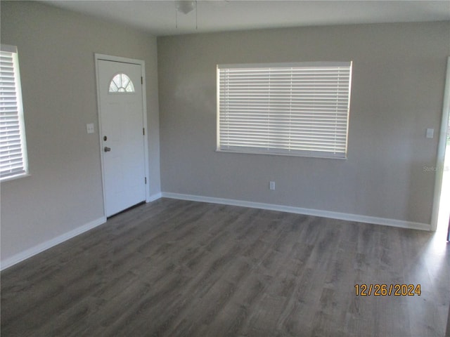 entryway with dark hardwood / wood-style floors and ceiling fan