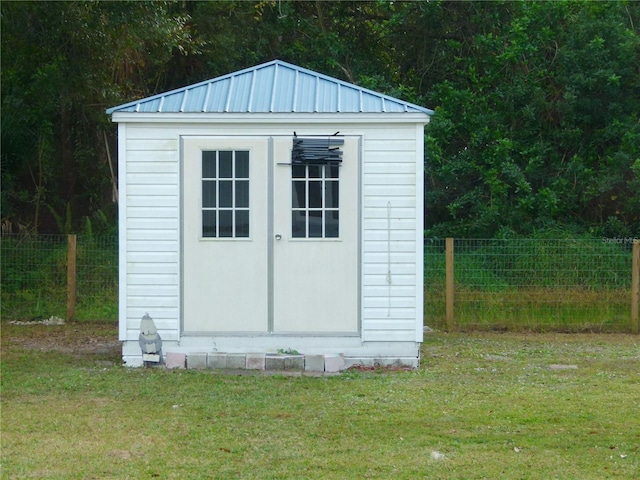 view of outdoor structure featuring a yard