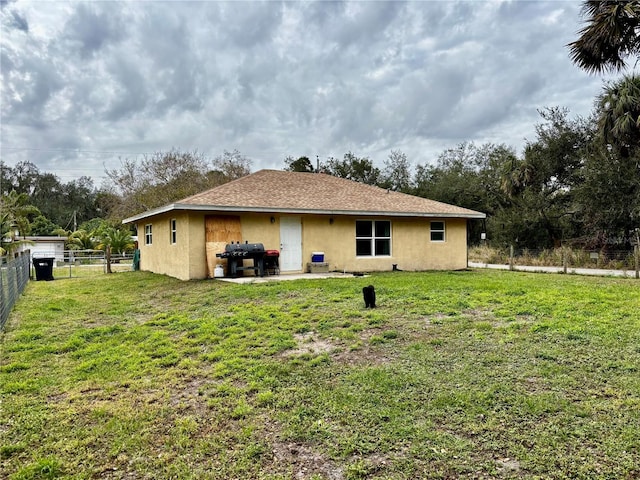 back of house featuring a lawn