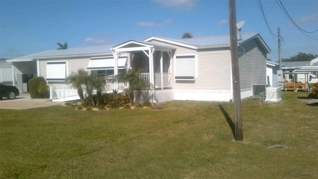 view of front of house with a front yard