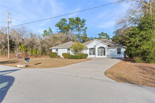 single story home featuring a front lawn