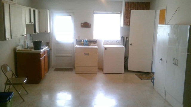 kitchen featuring washing machine and dryer