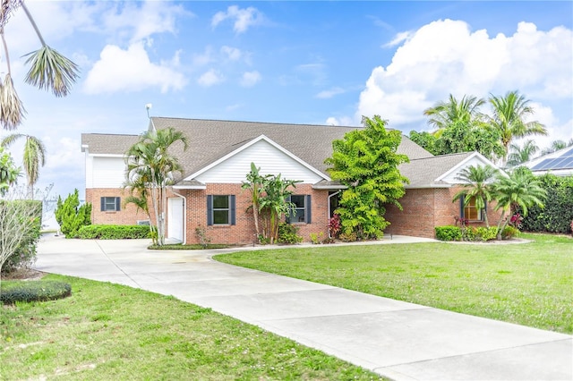 199 S Bear Pointe Dr, Lake Placid, FL 33852 - view of front facade with a garage and a front yard