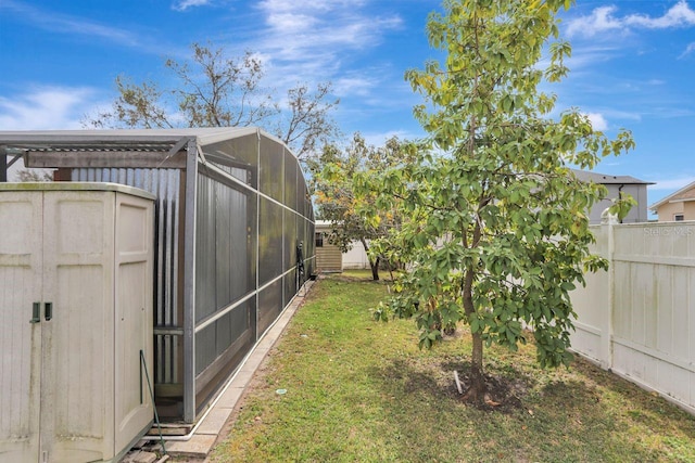 view of yard with an outbuilding and fence