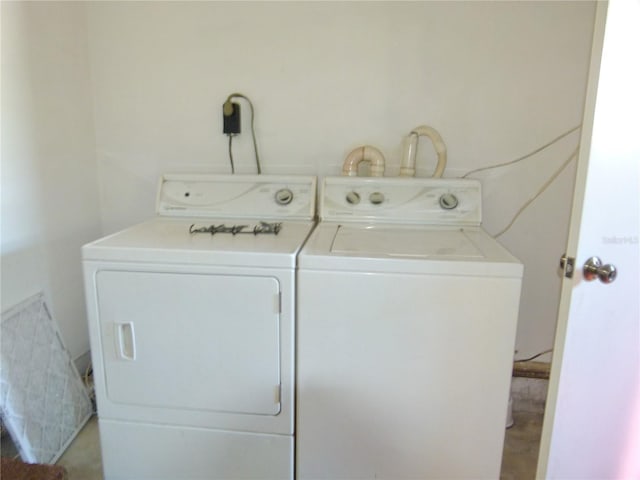 laundry area with laundry area and washing machine and clothes dryer