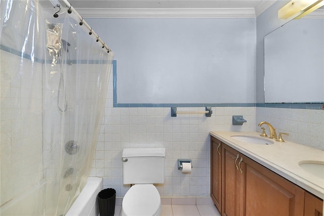 bathroom featuring toilet, a sink, shower / tub combo, crown molding, and double vanity