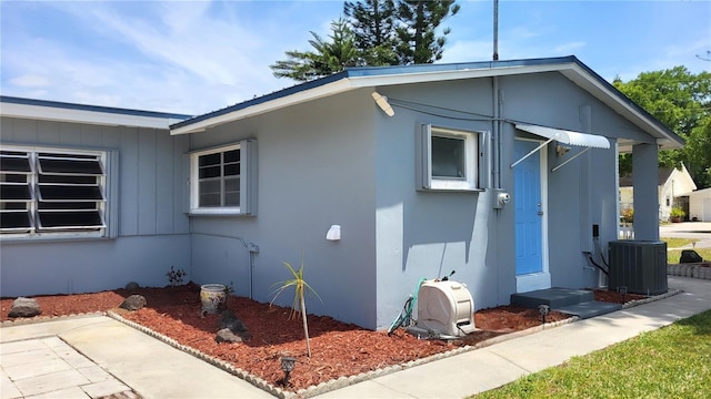 3007 SE 34th Ct, Okeechobee, FL 34974 - view of side of home featuring stucco siding and central AC