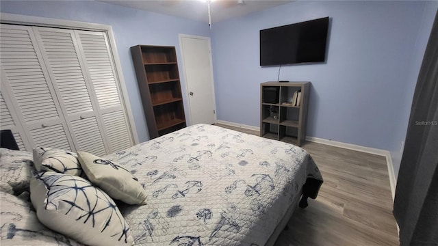 3007 SE 34th Ct, Okeechobee, FL 34974 - bedroom featuring a closet, wood finished floors, and baseboards