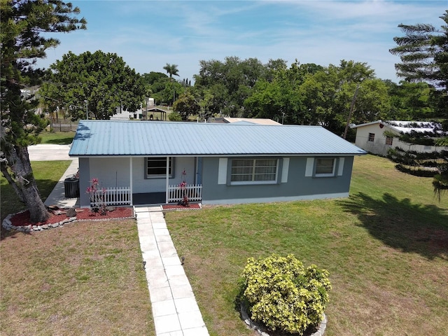 3007 SE 34th Ct, Okeechobee, FL 34974 - view of front of home with a porch, a metal roof, and a front lawn