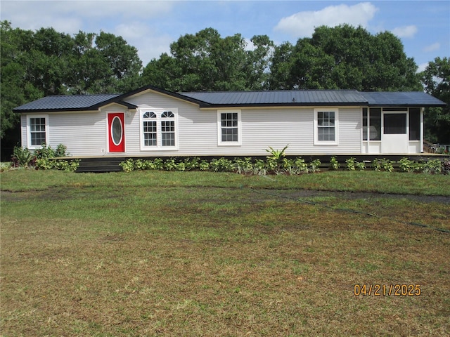 7895 NW 84th Ct, Okeechobee, FL 34972 - manufactured / mobile home featuring metal roof and a front lawn