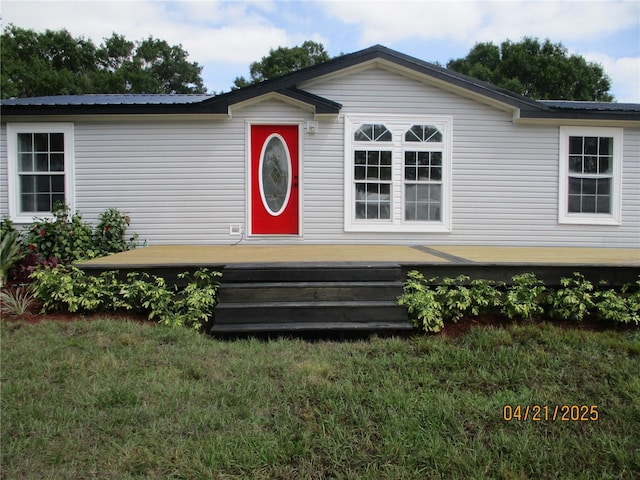 7895 NW 84th Ct, Okeechobee, FL 34972 - manufactured / mobile home featuring metal roof, a front lawn, and a deck