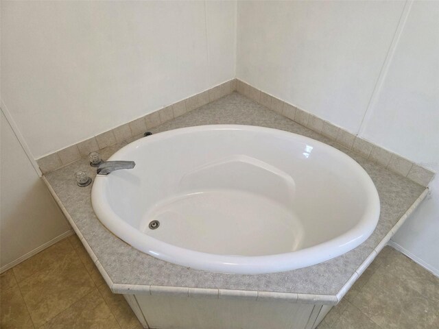 7895 NW 84th Ct, Okeechobee, FL 34972 - bathroom featuring tile patterned floors and a garden tub
