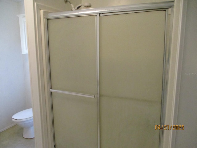 7895 NW 84th Ct, Okeechobee, FL 34972 - bathroom featuring a stall shower and toilet