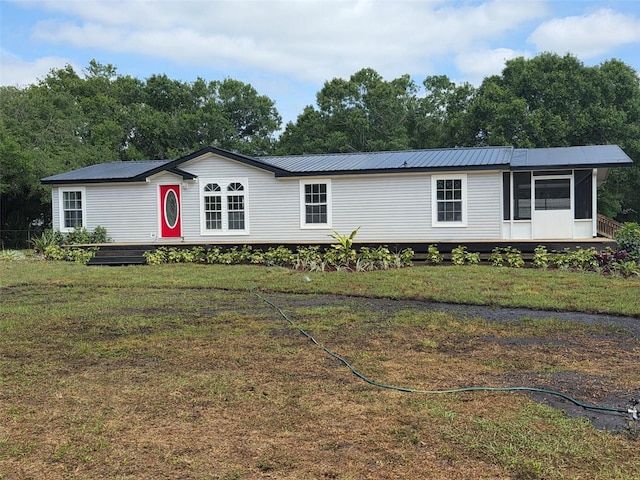 7895 NW 84th Ct, Okeechobee, FL 34972 - manufactured / mobile home featuring metal roof and a front yard