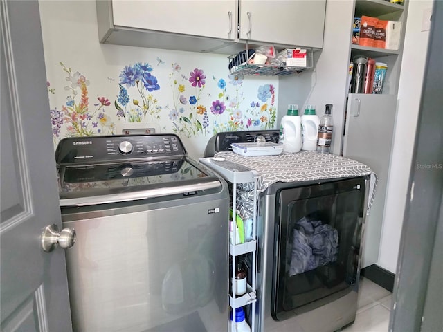 7935 NW 90th Ct, Okeechobee, FL 34972 - laundry area featuring washing machine and clothes dryer, cabinet space, and tile patterned flooring