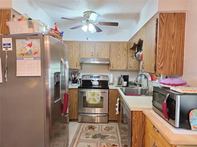 7740 NW 81st Ct, Okeechobee, FL 34972 - kitchen with stainless steel appliances, under cabinet range hood, a sink, light countertops, and a ceiling fan