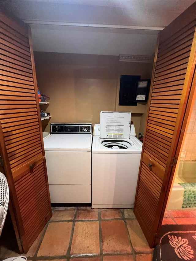 1096 8th St, Okeechobee, FL 34974 - laundry room with independent washer and dryer and electric panel