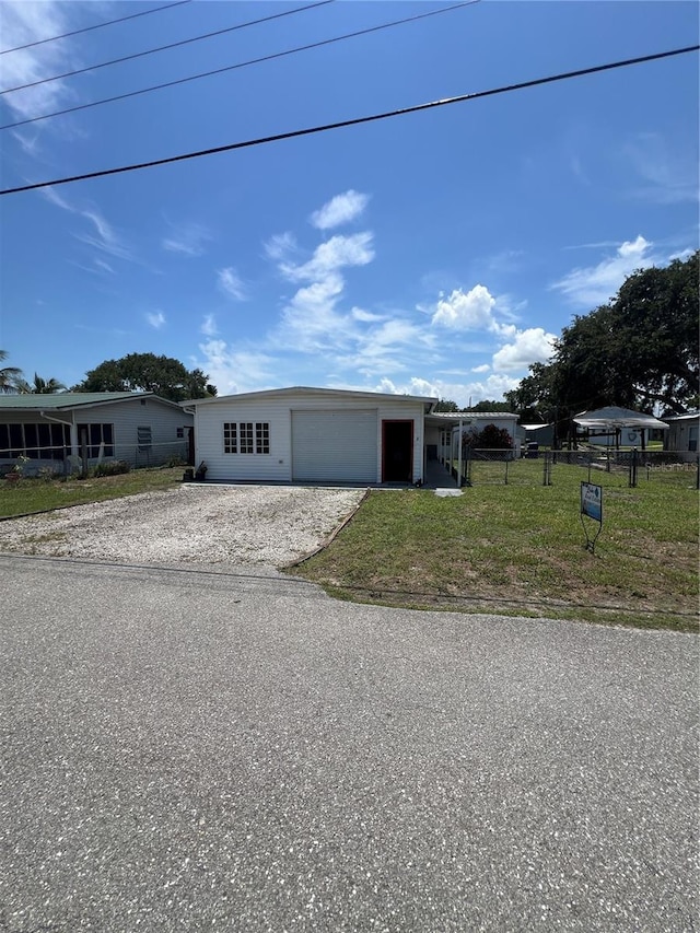 1096 8th St, Okeechobee, FL 34974 - view of front of home featuring a detached garage and gravel driveway