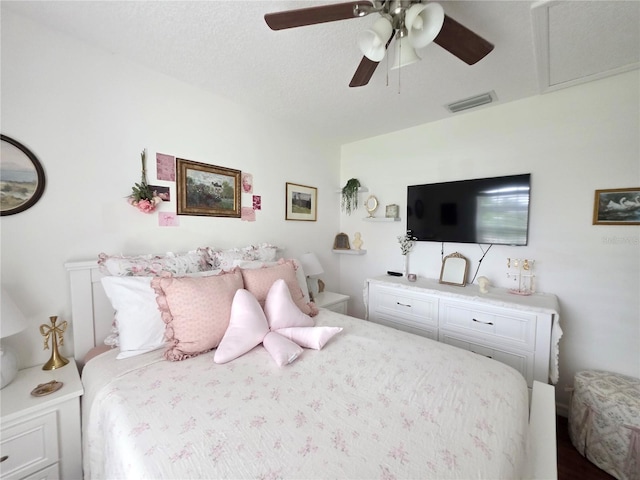 3897 NW 22nd Ave, Okeechobee, FL 34972 - bedroom featuring ceiling fan