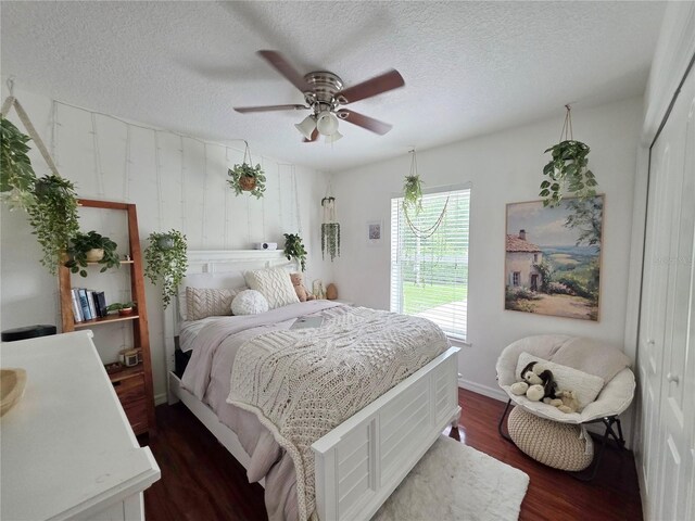 3897 NW 22nd Ave, Okeechobee, FL 34972 - bedroom with dark wood-style flooring, a closet, a textured ceiling, and ceiling fan