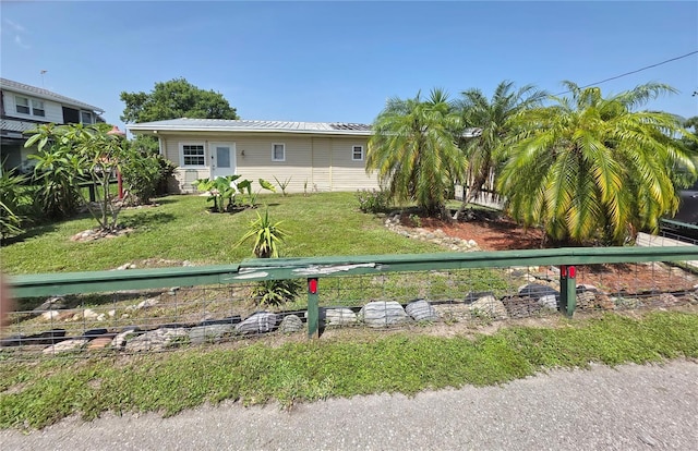 1209 5th St, Okeechobee, FL 34974 - rear view of house featuring a yard