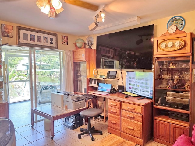 1209 5th St, Okeechobee, FL 34974 - office space featuring light tile patterned floors