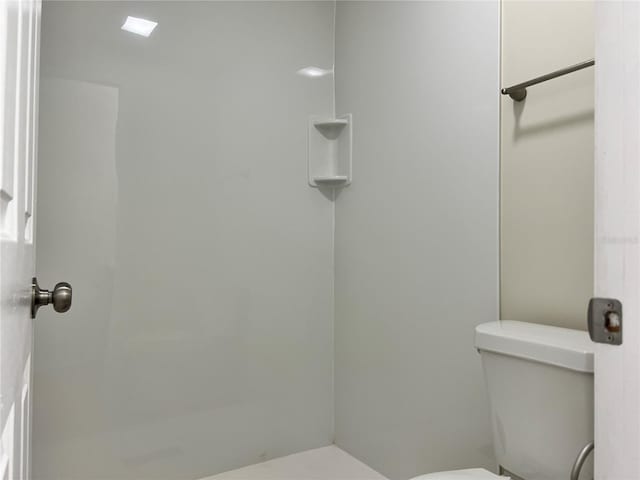 1150 SW 83rd Ave, Okeechobee, FL 34974 - full bathroom featuring a shower and toilet