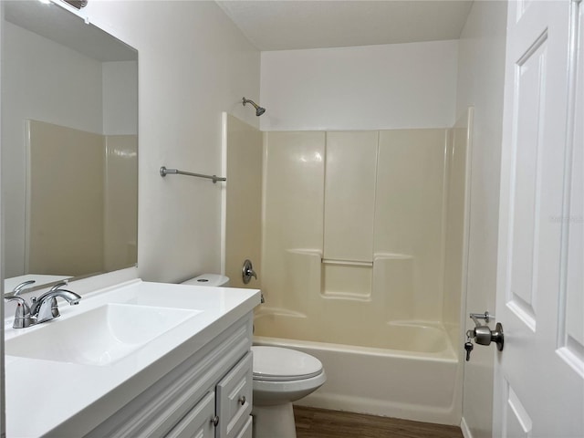 1150 SW 83rd Ave, Okeechobee, FL 34974 - full bath with vanity, bathtub / shower combination, and wood finished floors