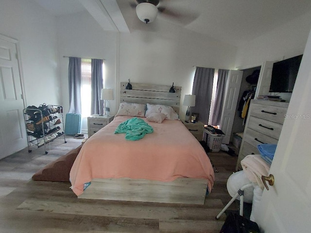 1000 SW 44th Blvd, Okeechobee, FL 34974 - bedroom featuring wood finished floors, a ceiling fan, and a closet