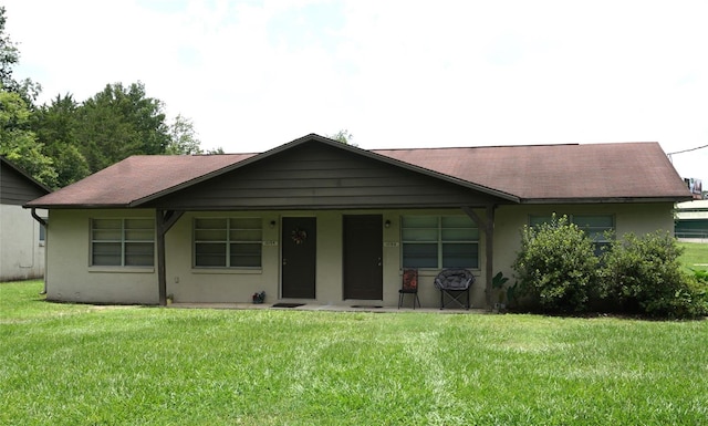 view of front of house featuring a front yard