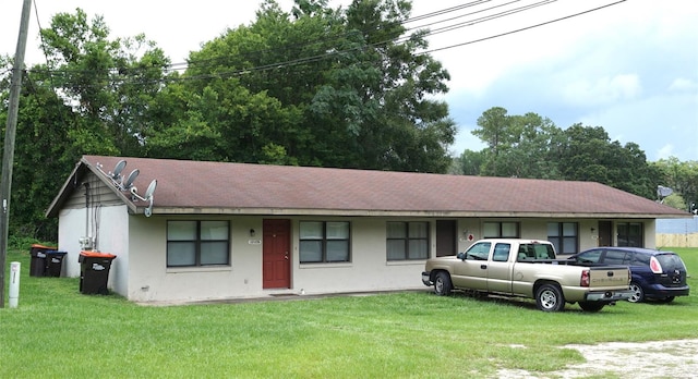 ranch-style house featuring a front yard