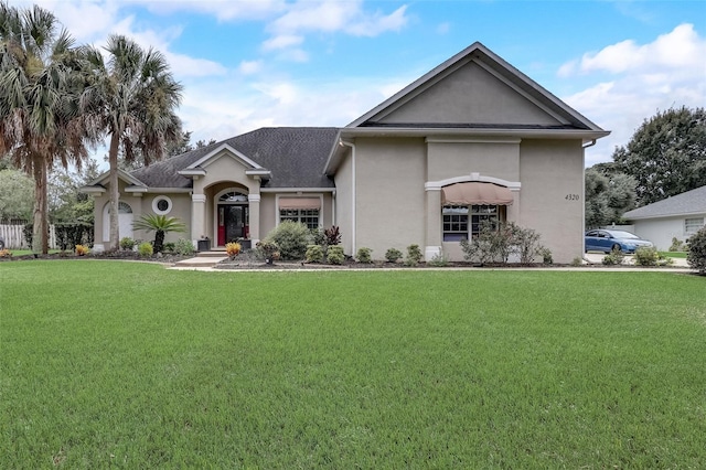 view of front of home featuring a front yard