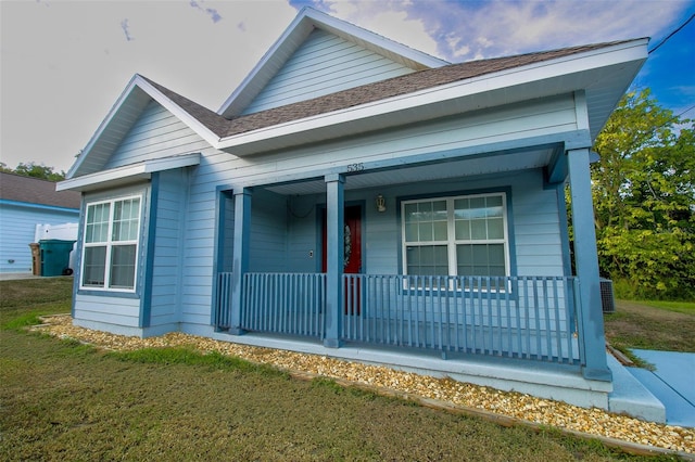 view of front facade with covered porch and a front yard