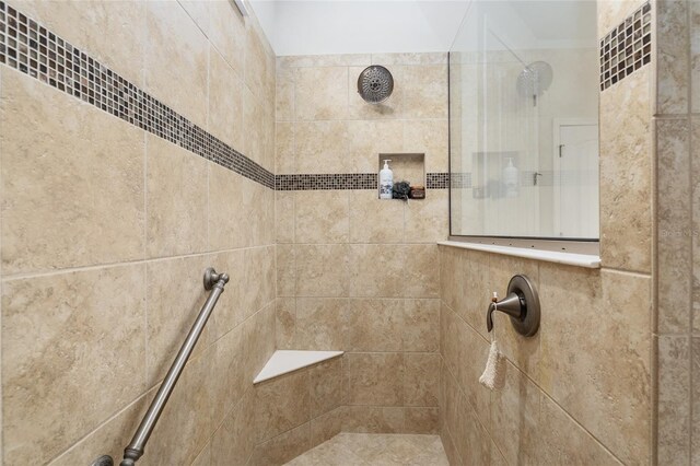 bathroom featuring tiled shower