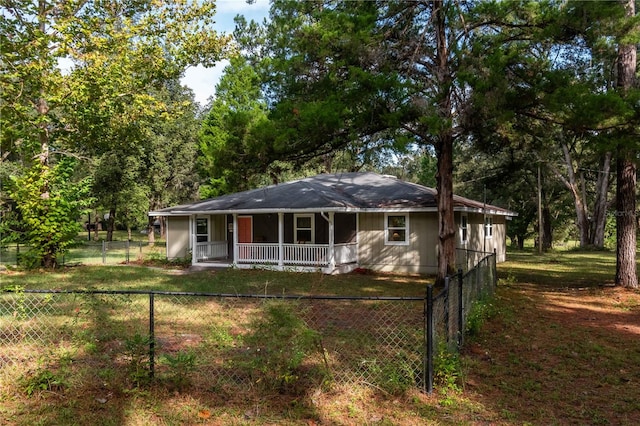 view of front facade featuring covered porch and a front yard