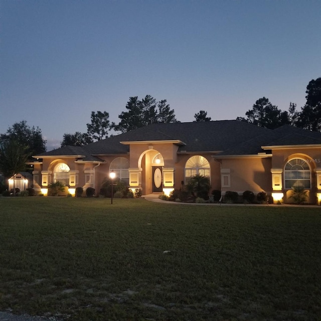 view of front of home featuring a lawn