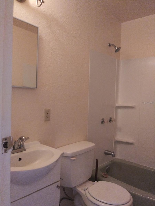 2008 NW 14th St, Ocala, FL 34475 - full bathroom featuring toilet, a textured wall, vanity, and shower / tub combination