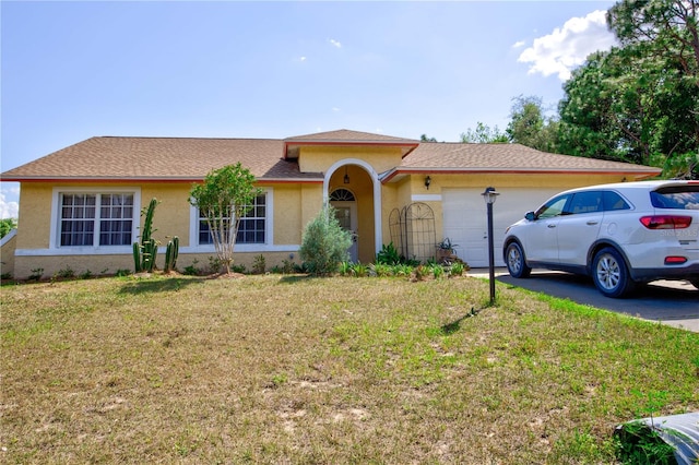 view of front facade with a garage and a front yard