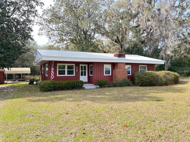 single story home with a front lawn