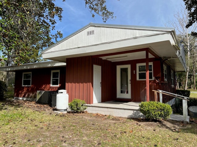 view of front of house featuring covered porch