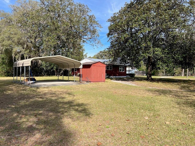 view of yard featuring a carport and a shed