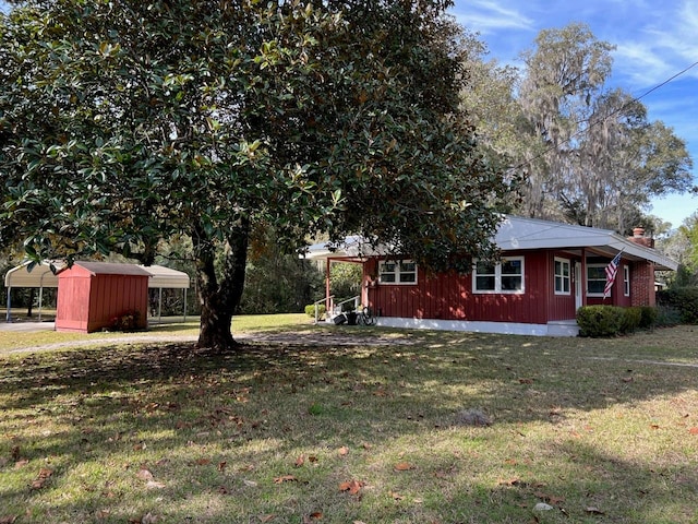 view of front of house featuring a front yard and a storage unit